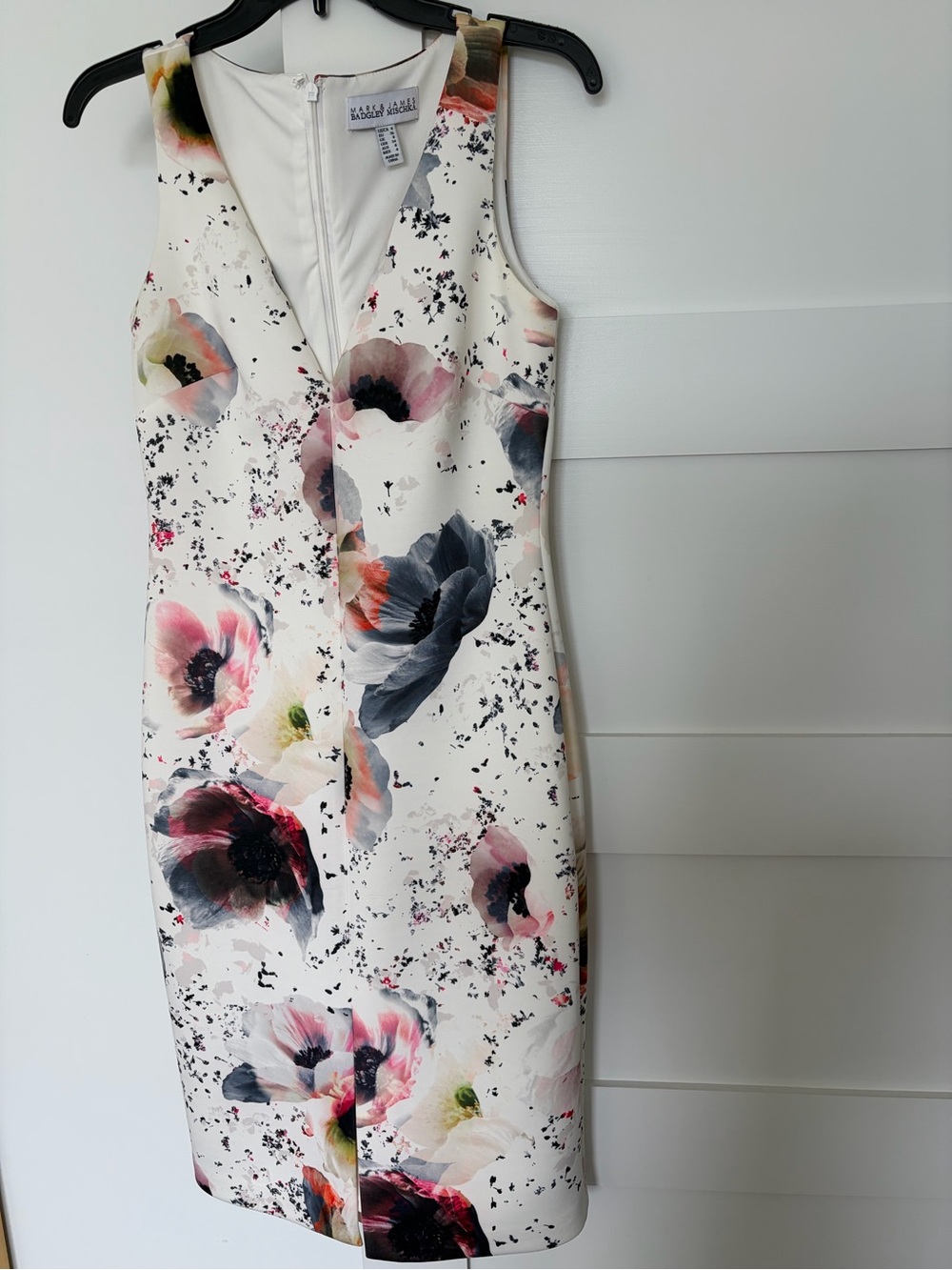 Badgley Mischka White Floral V-Neck Sheath Dress